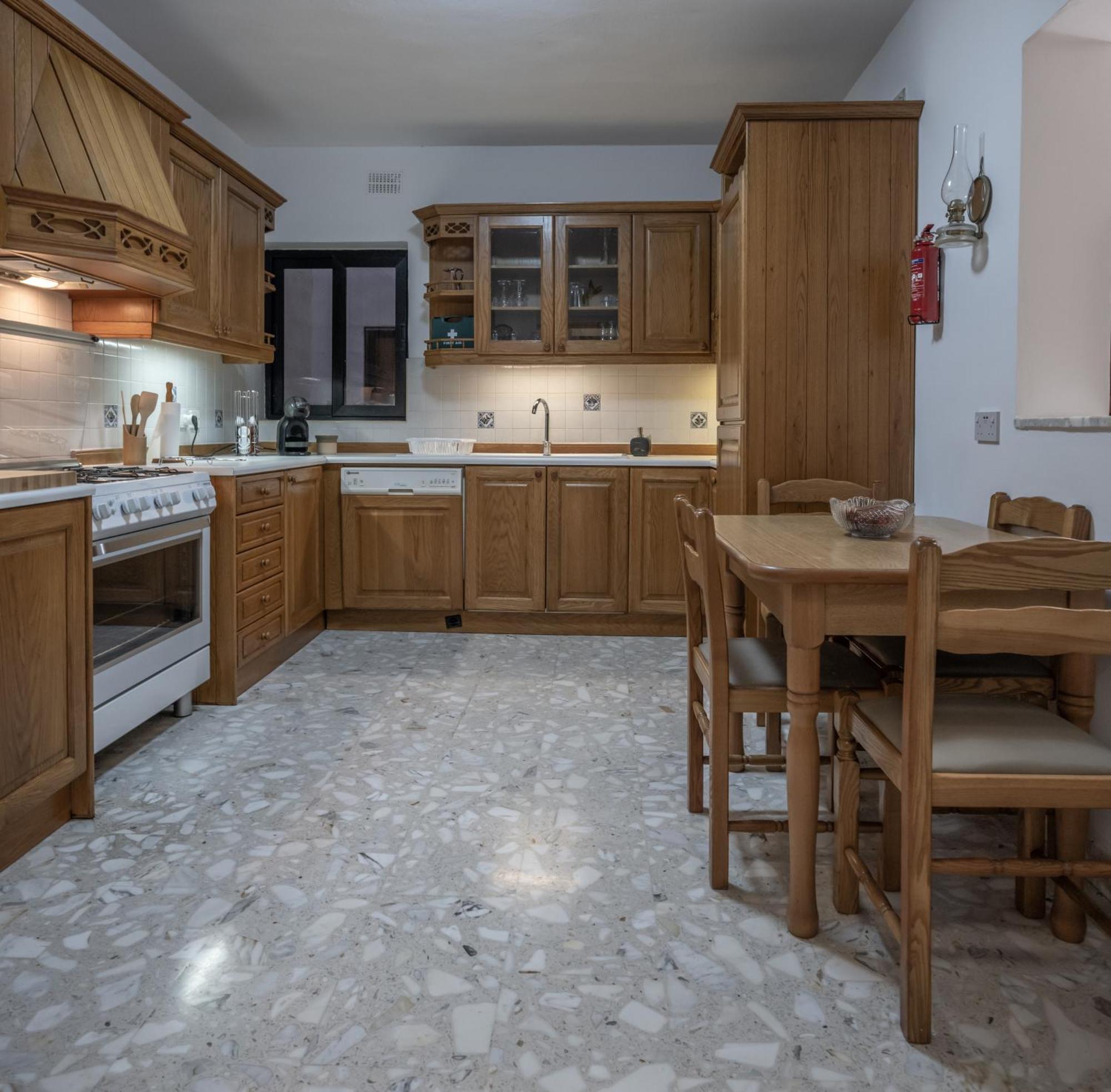 Spacious 3 Bedroom Apartment In The Heart Of St Julians Saint Julian's Eksteriør billede