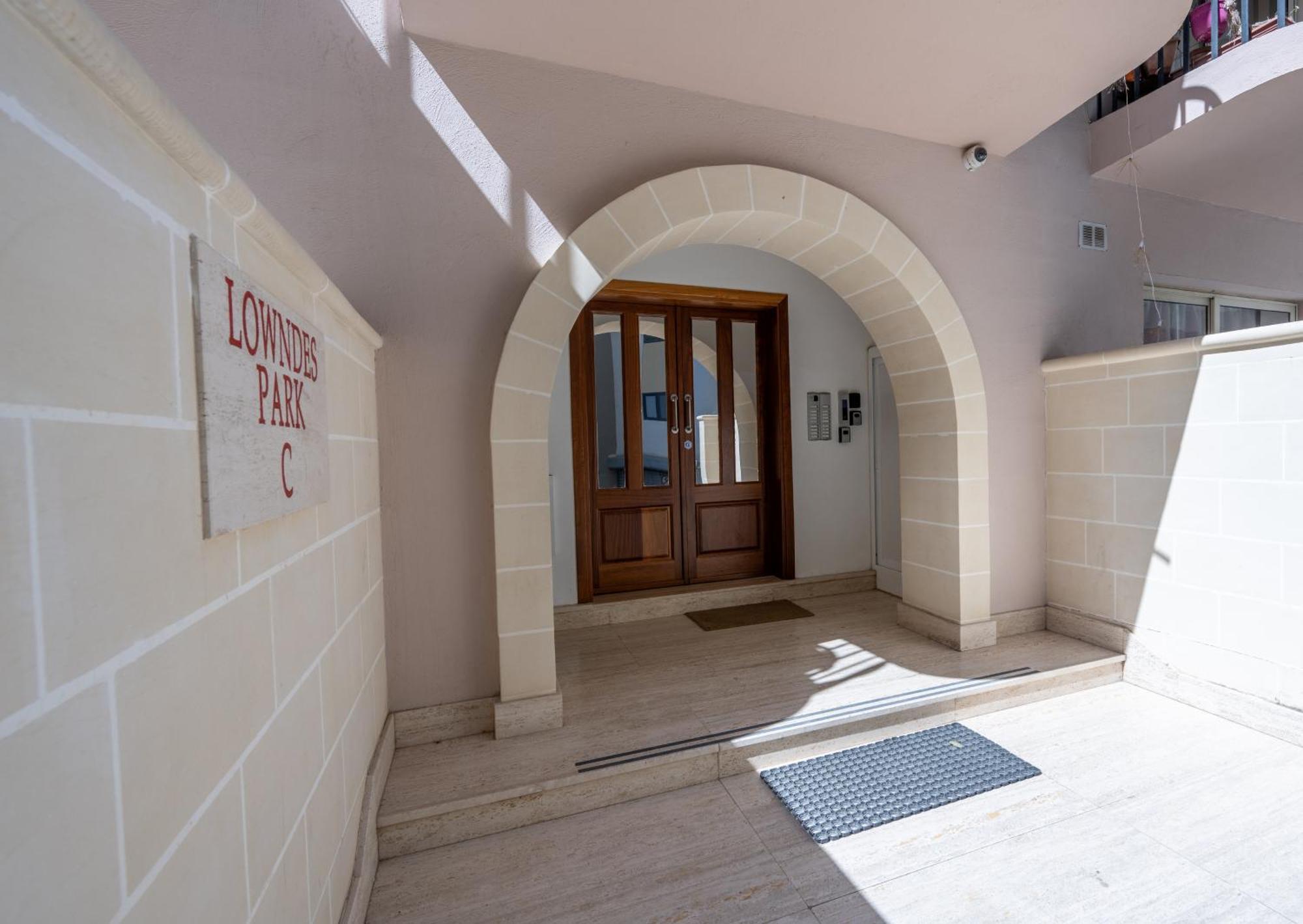 Spacious 3 Bedroom Apartment In The Heart Of St Julians Saint Julian's Eksteriør billede